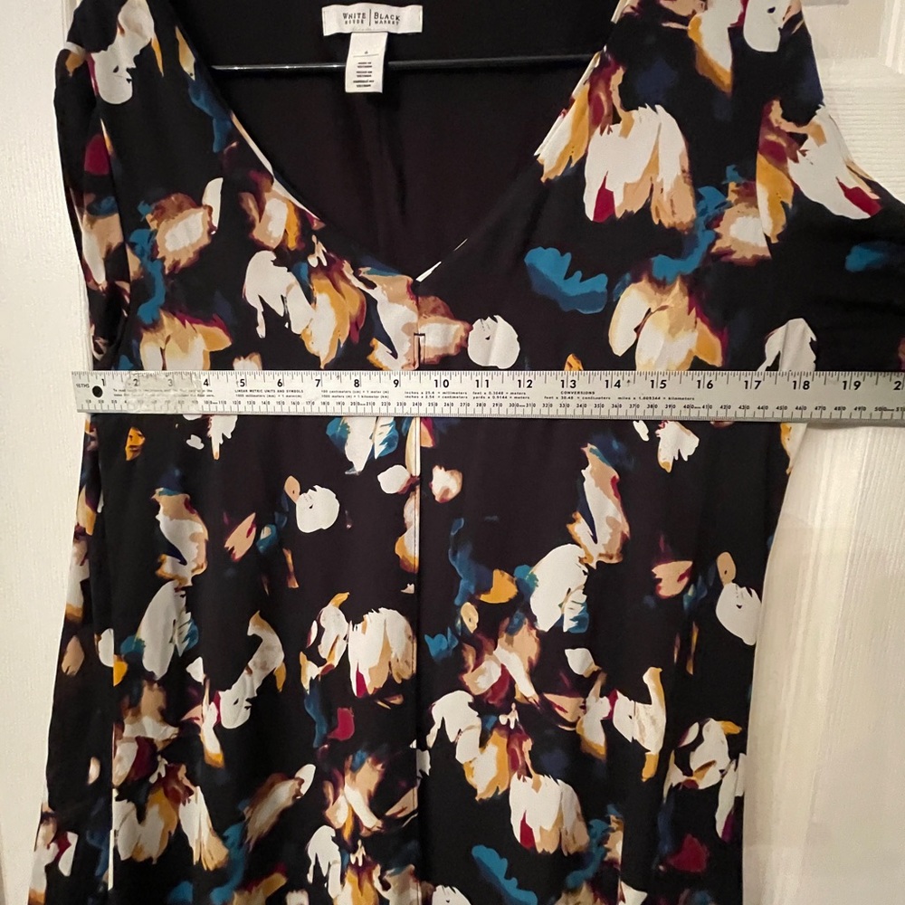 White House Black Market Abstract Floral Keyhole Sleeve Dress | Size 6 - Picture 9 of 13